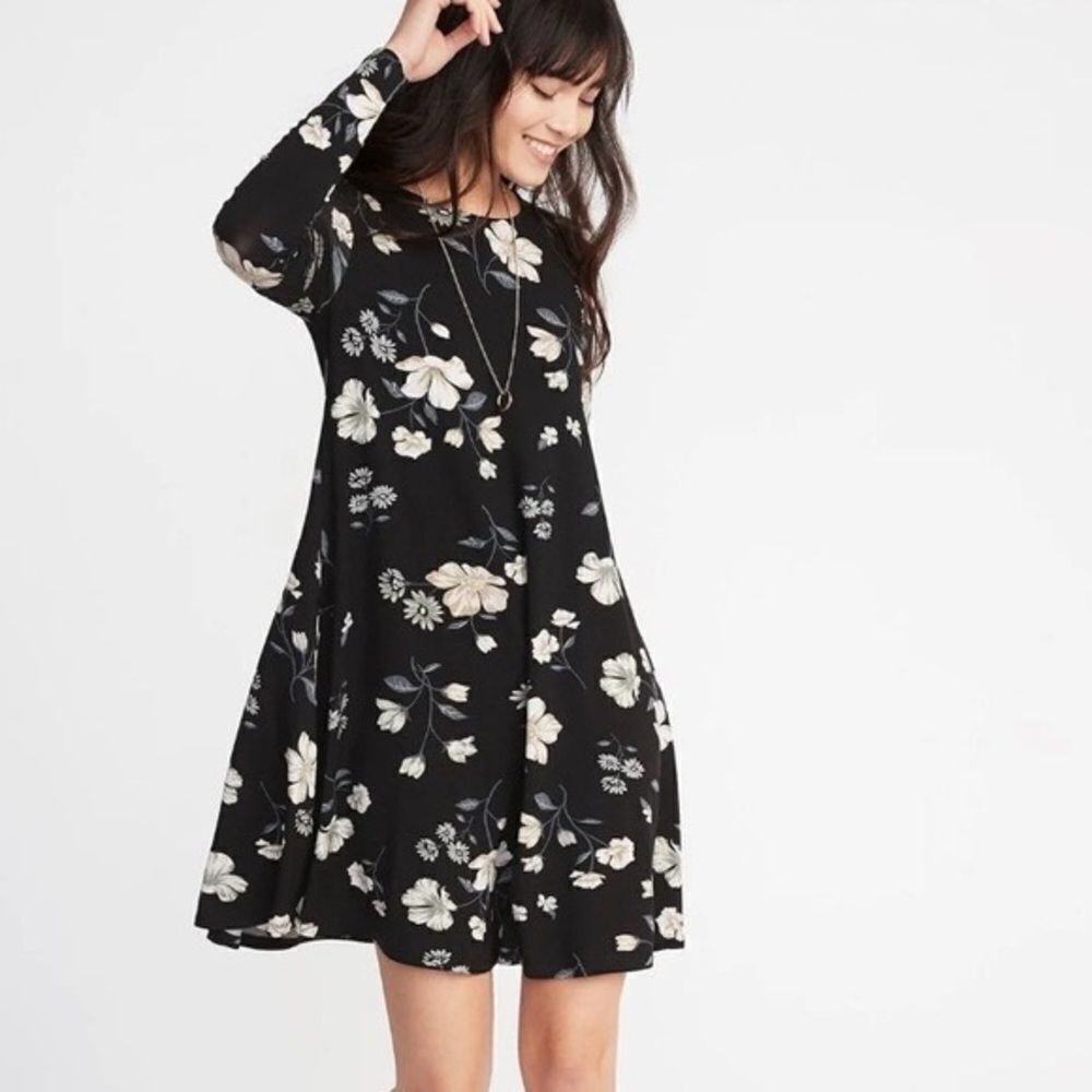 ✨ Old Navy Long Sleeves Knit Swing Floral Dress✨